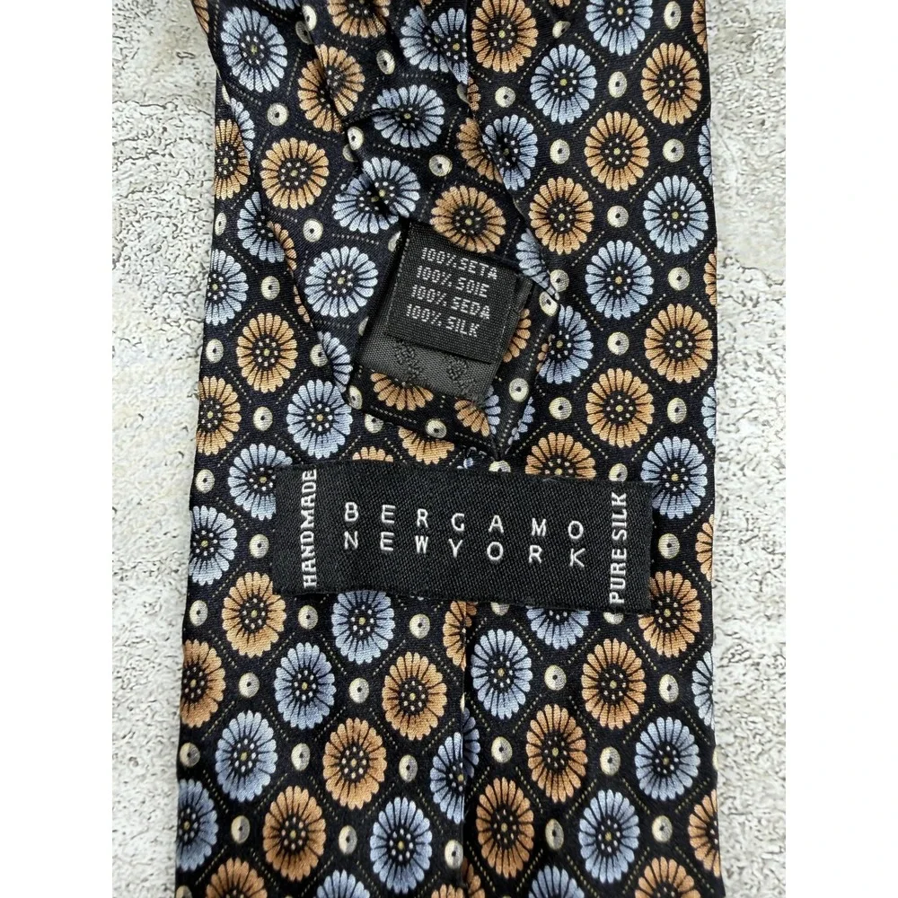 Bergamo New York Tie Mens One Size Black Pointed Floral Jacquard 100% Silk